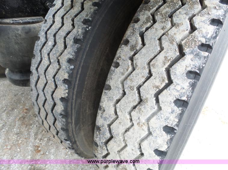 image for item L6273 1997 Peterbilt 379 semi truck