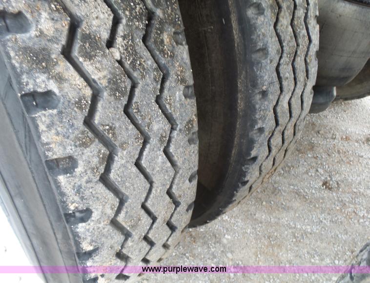 image for item L6273 1997 Peterbilt 379 semi truck