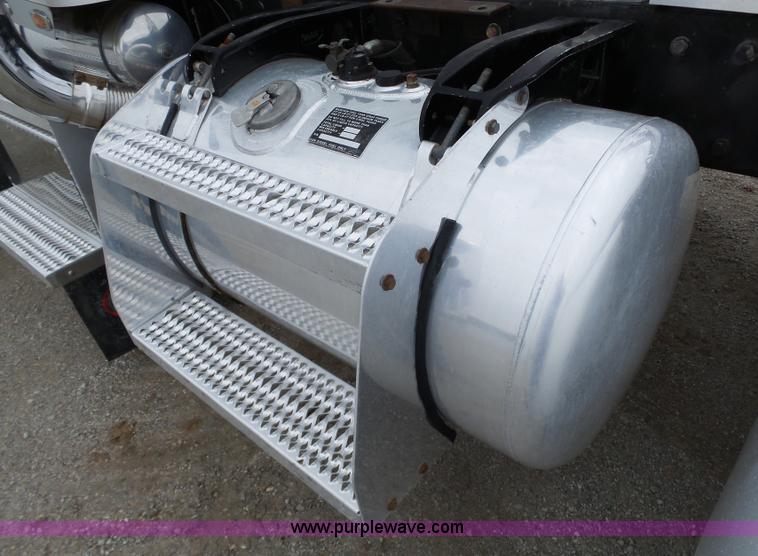 image for item L6273 1997 Peterbilt 379 semi truck