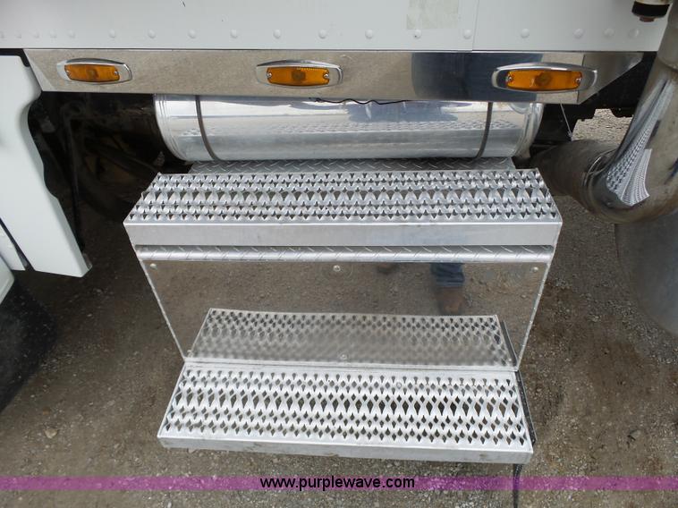 image for item L6273 1997 Peterbilt 379 semi truck