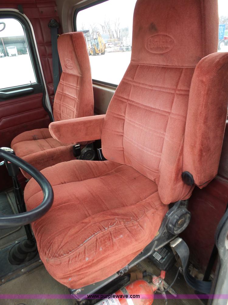 image for item L6273 1997 Peterbilt 379 semi truck