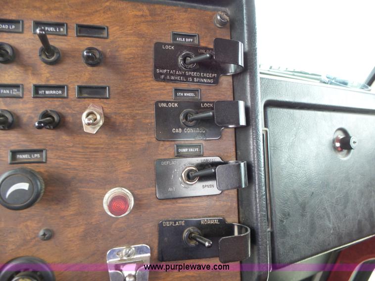 image for item L6273 1997 Peterbilt 379 semi truck