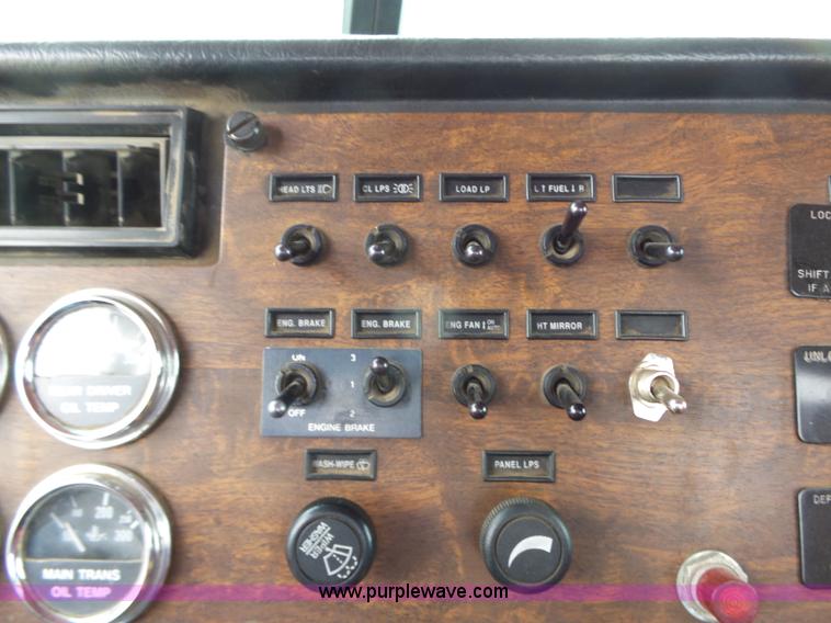 image for item L6273 1997 Peterbilt 379 semi truck