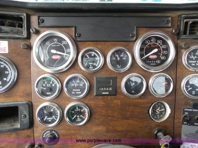 image for item L6273 1997 Peterbilt 379 semi truck