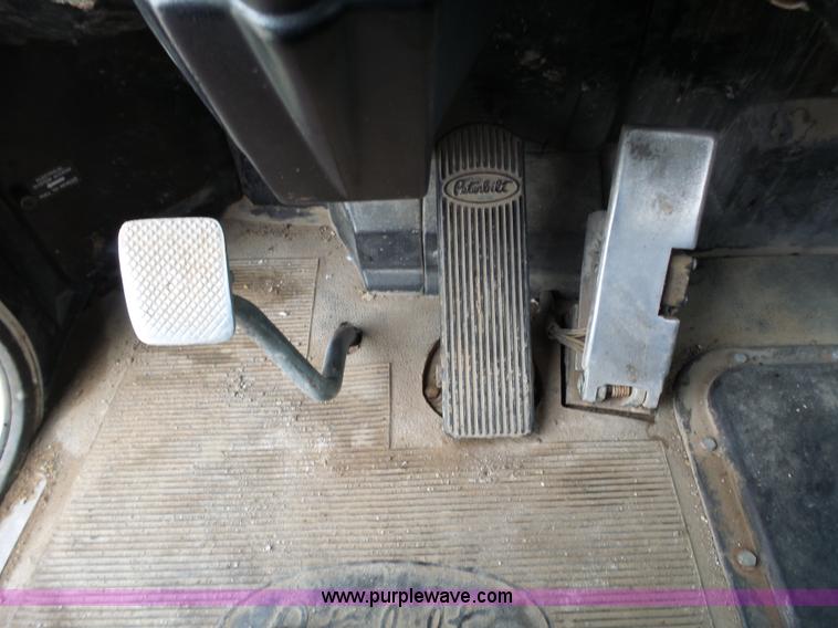 image for item L6273 1997 Peterbilt 379 semi truck