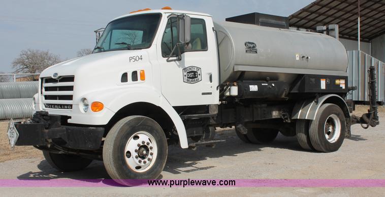 image for item L6833 2001 Sterling L7500 oil distribution truck