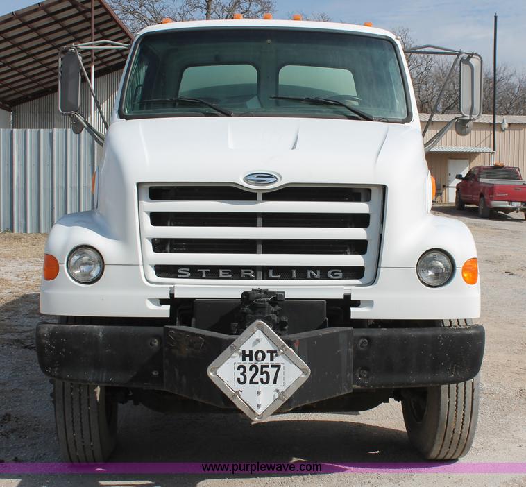 image for item L6833 2001 Sterling L7500 oil distribution truck
