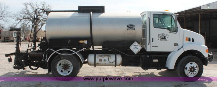 image for item L6833 2001 Sterling L7500 oil distribution truck
