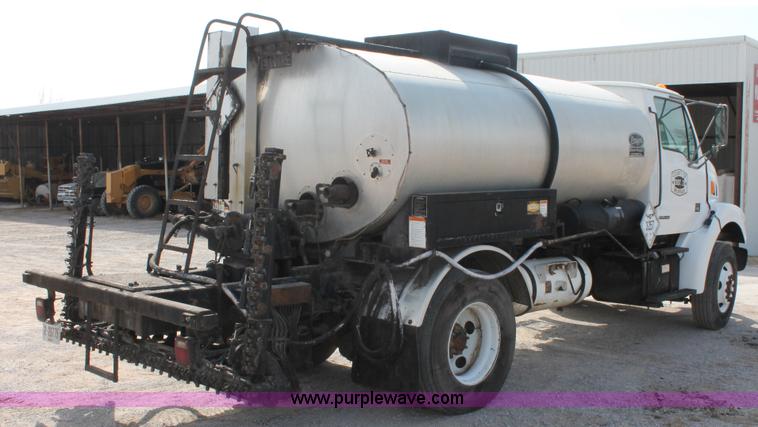 image for item L6833 2001 Sterling L7500 oil distribution truck