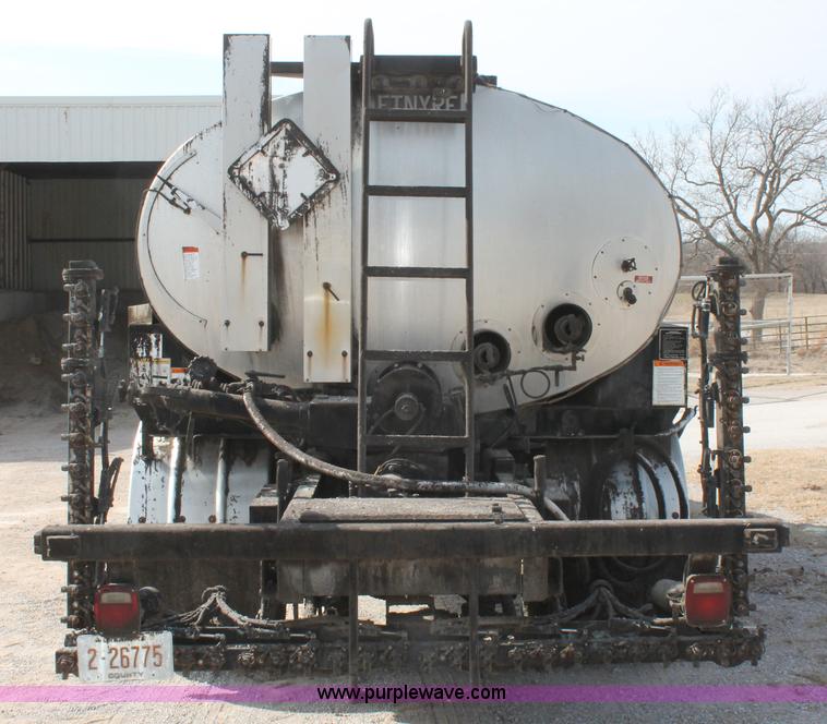 image for item L6833 2001 Sterling L7500 oil distribution truck