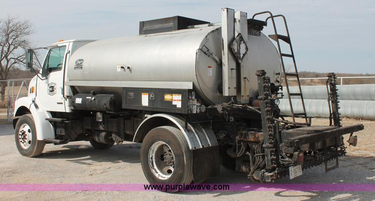 image for item L6833 2001 Sterling L7500 oil distribution truck