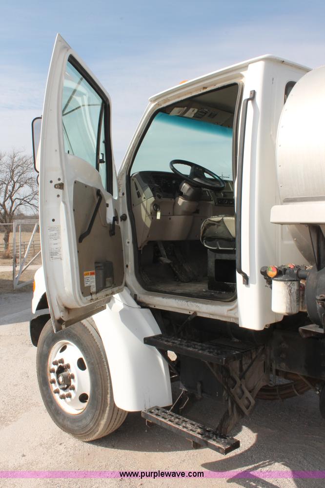 image for item L6833 2001 Sterling L7500 oil distribution truck
