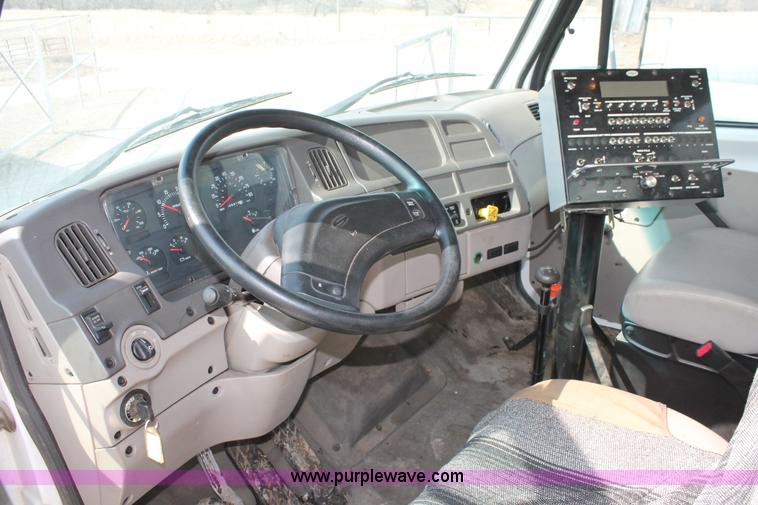 image for item L6833 2001 Sterling L7500 oil distribution truck