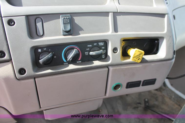 image for item L6833 2001 Sterling L7500 oil distribution truck