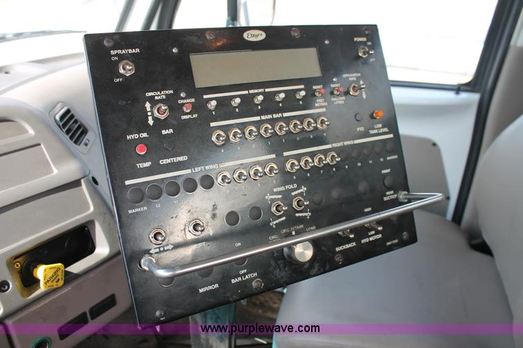 image for item L6833 2001 Sterling L7500 oil distribution truck