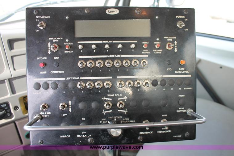 image for item L6833 2001 Sterling L7500 oil distribution truck