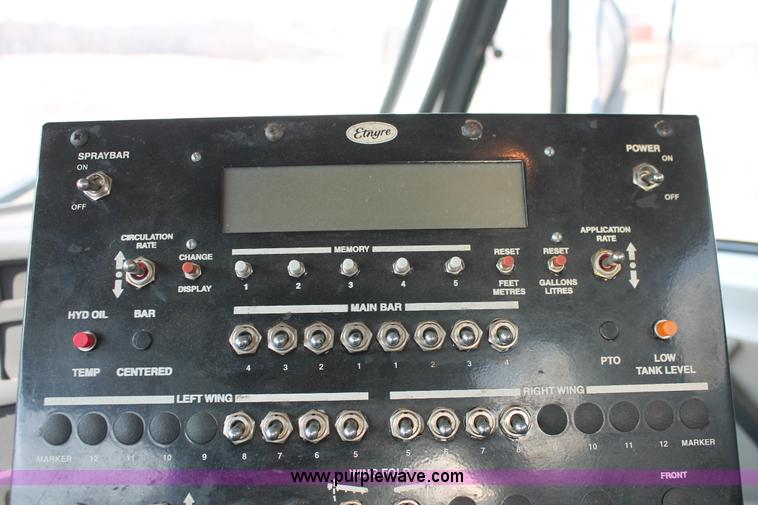 image for item L6833 2001 Sterling L7500 oil distribution truck