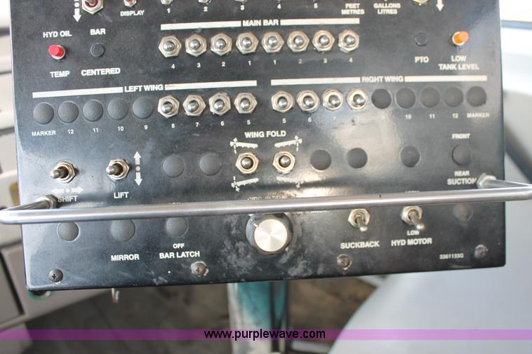 image for item L6833 2001 Sterling L7500 oil distribution truck