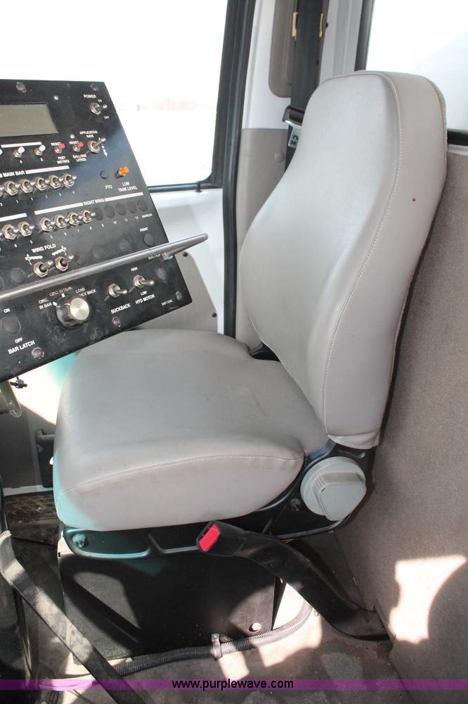 image for item L6833 2001 Sterling L7500 oil distribution truck