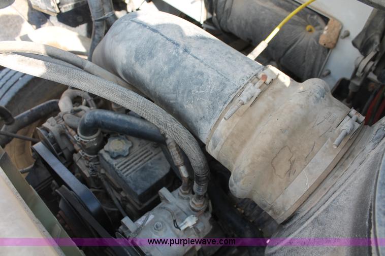 image for item L6833 2001 Sterling L7500 oil distribution truck