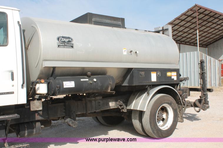 image for item L6833 2001 Sterling L7500 oil distribution truck