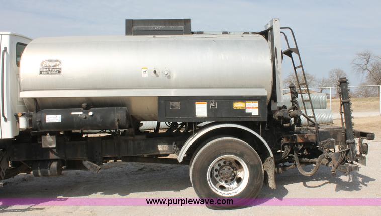 image for item L6833 2001 Sterling L7500 oil distribution truck