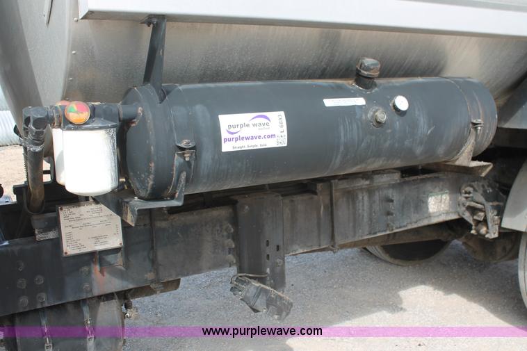 image for item L6833 2001 Sterling L7500 oil distribution truck