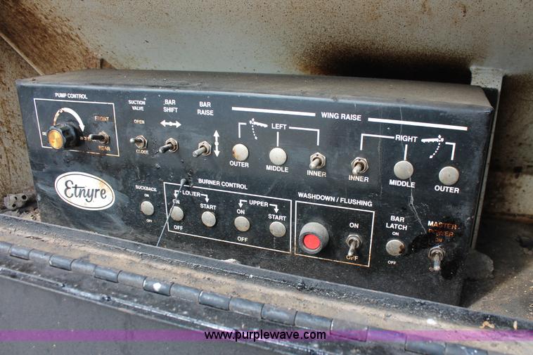 image for item L6833 2001 Sterling L7500 oil distribution truck