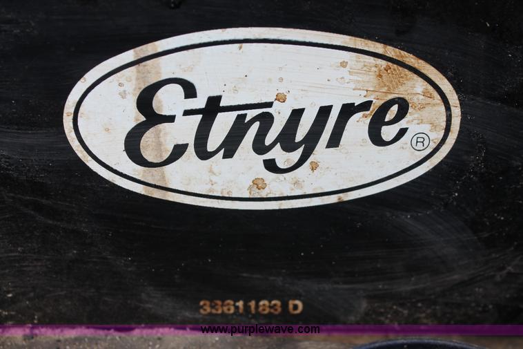 image for item L6833 2001 Sterling L7500 oil distribution truck