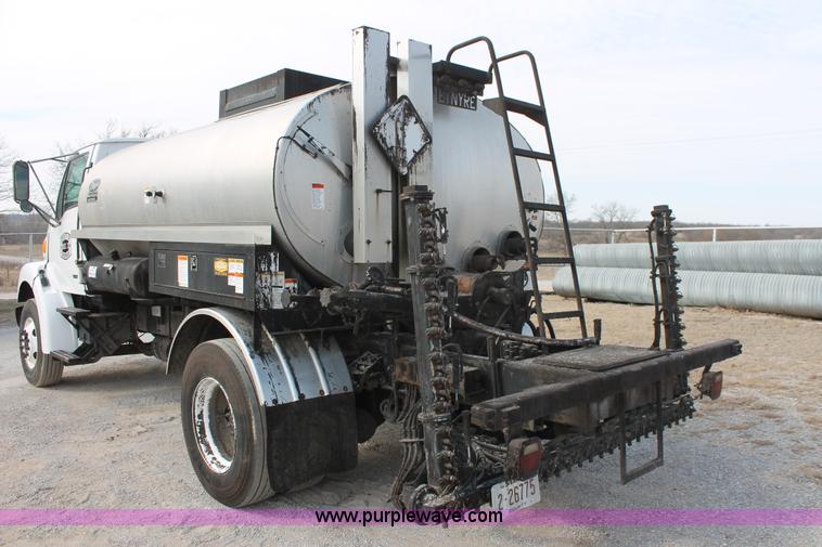 image for item L6833 2001 Sterling L7500 oil distribution truck