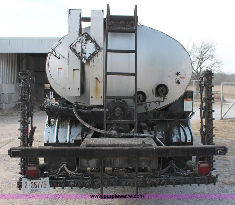 image for item L6833 2001 Sterling L7500 oil distribution truck