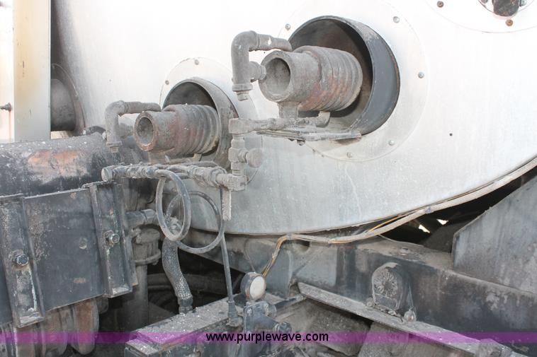 image for item L6833 2001 Sterling L7500 oil distribution truck