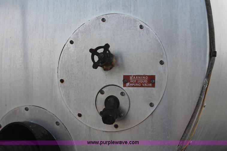 image for item L6833 2001 Sterling L7500 oil distribution truck