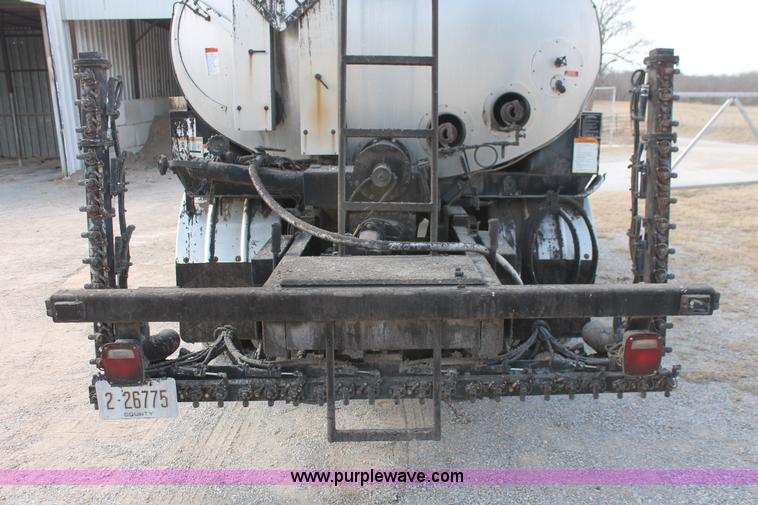 image for item L6833 2001 Sterling L7500 oil distribution truck