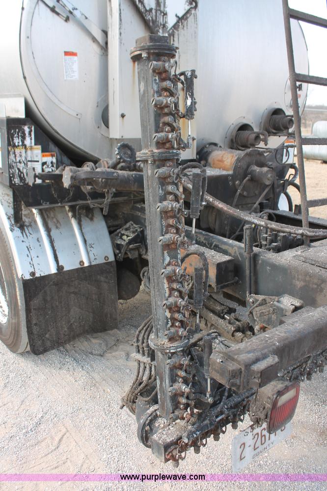 image for item L6833 2001 Sterling L7500 oil distribution truck