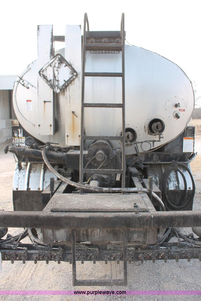 image for item L6833 2001 Sterling L7500 oil distribution truck