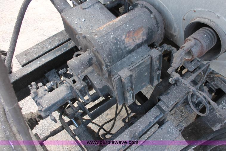 image for item L6833 2001 Sterling L7500 oil distribution truck