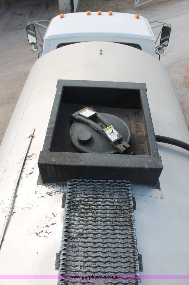 image for item L6833 2001 Sterling L7500 oil distribution truck