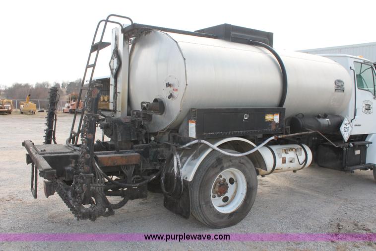 image for item L6833 2001 Sterling L7500 oil distribution truck