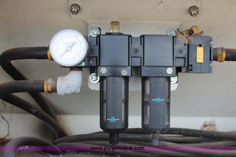 image for item L6833 2001 Sterling L7500 oil distribution truck