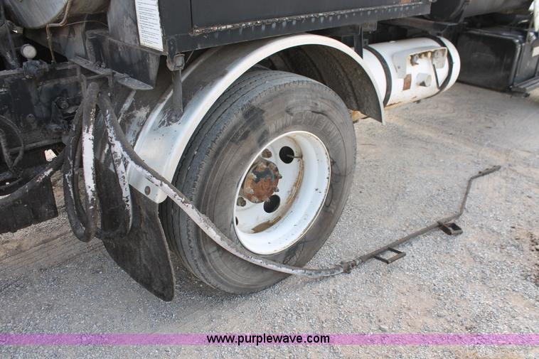 image for item L6833 2001 Sterling L7500 oil distribution truck