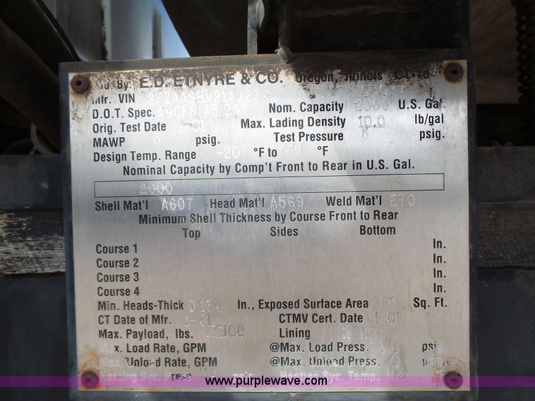 image for item L6833 2001 Sterling L7500 oil distribution truck