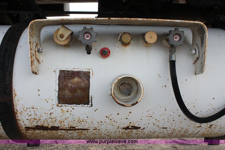 image for item L6833 2001 Sterling L7500 oil distribution truck