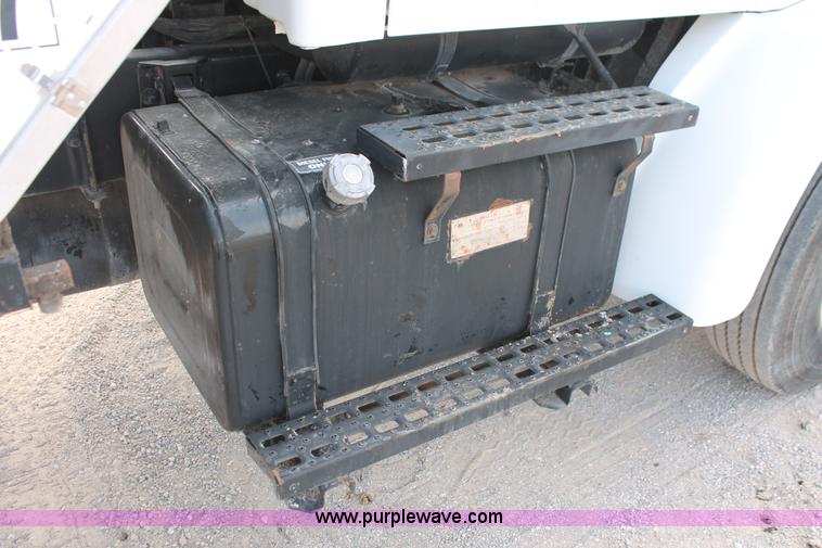 image for item L6833 2001 Sterling L7500 oil distribution truck