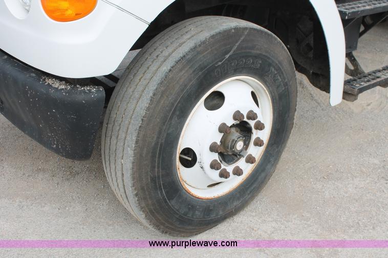 image for item L6833 2001 Sterling L7500 oil distribution truck