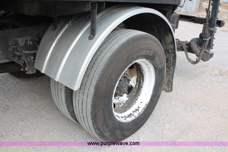 image for item L6833 2001 Sterling L7500 oil distribution truck