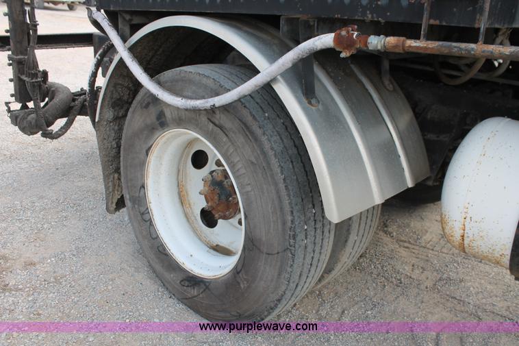 image for item L6833 2001 Sterling L7500 oil distribution truck