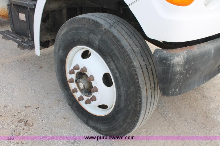 image for item L6833 2001 Sterling L7500 oil distribution truck