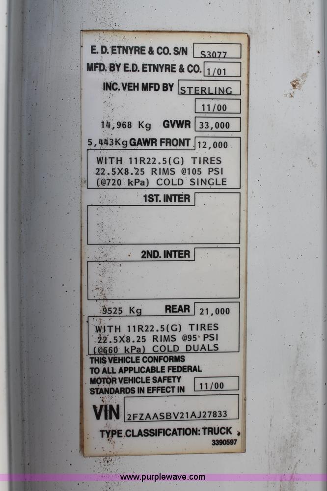 image for item L6833 2001 Sterling L7500 oil distribution truck