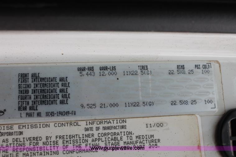 image for item L6833 2001 Sterling L7500 oil distribution truck